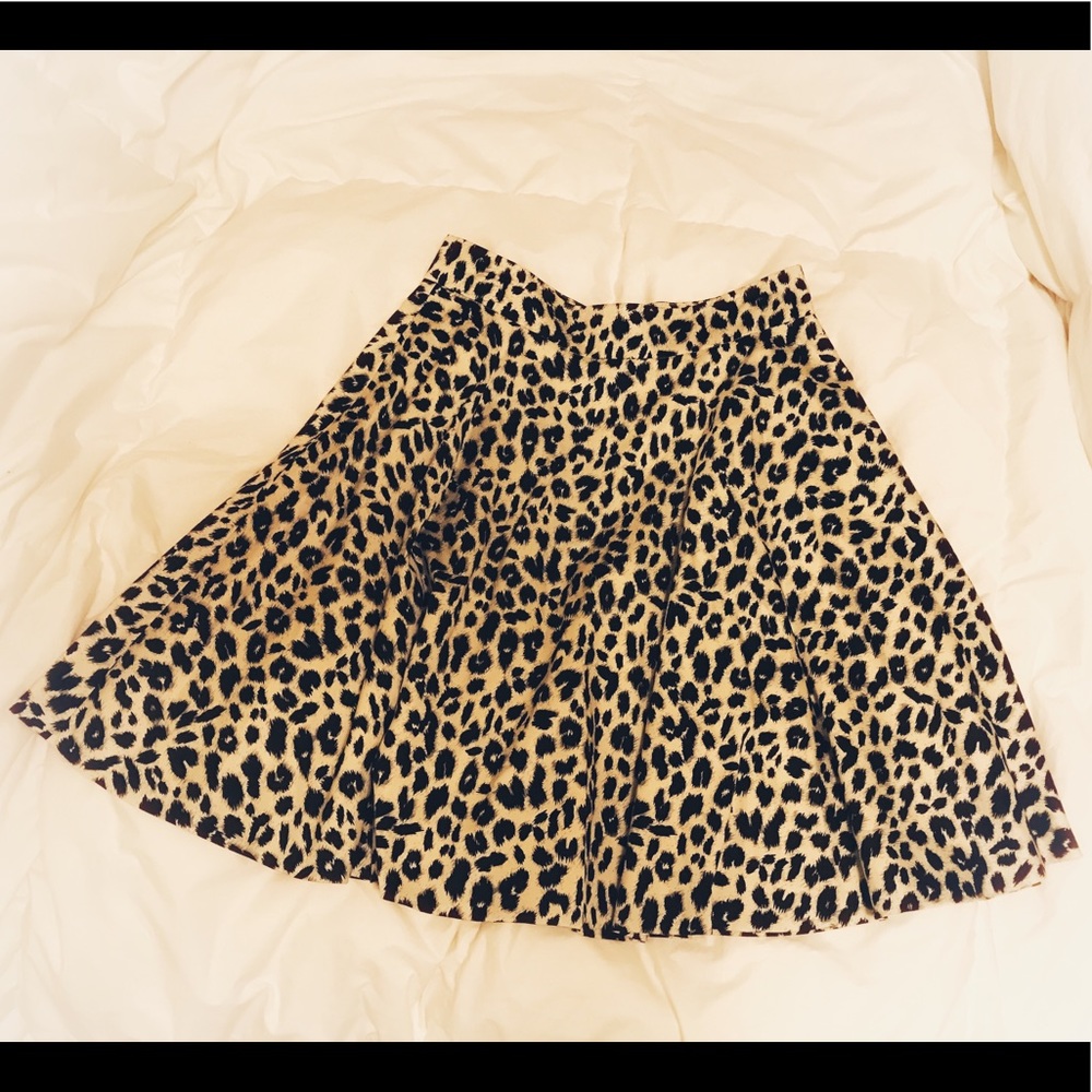 ✔️SOLD ✔️ Amanda + Chelsea Leopard Print Skirt